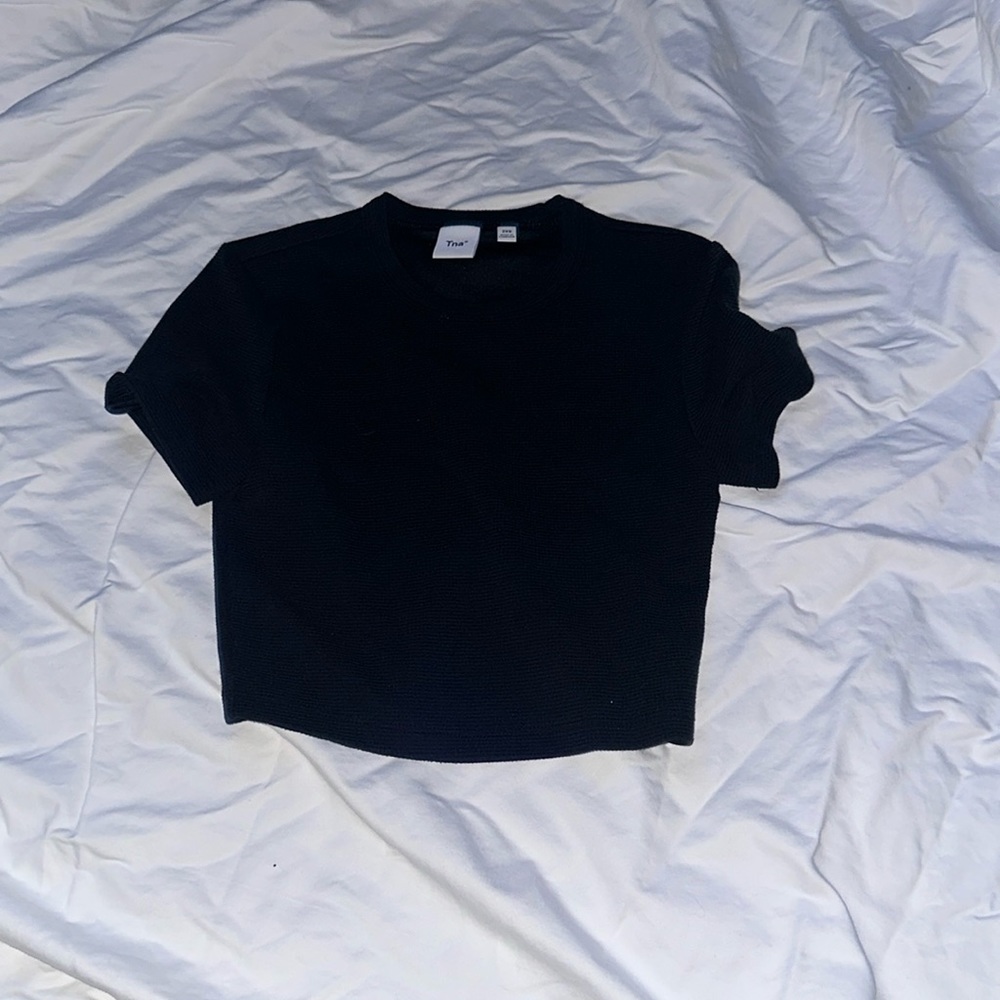 artiza black cropped short sleeve